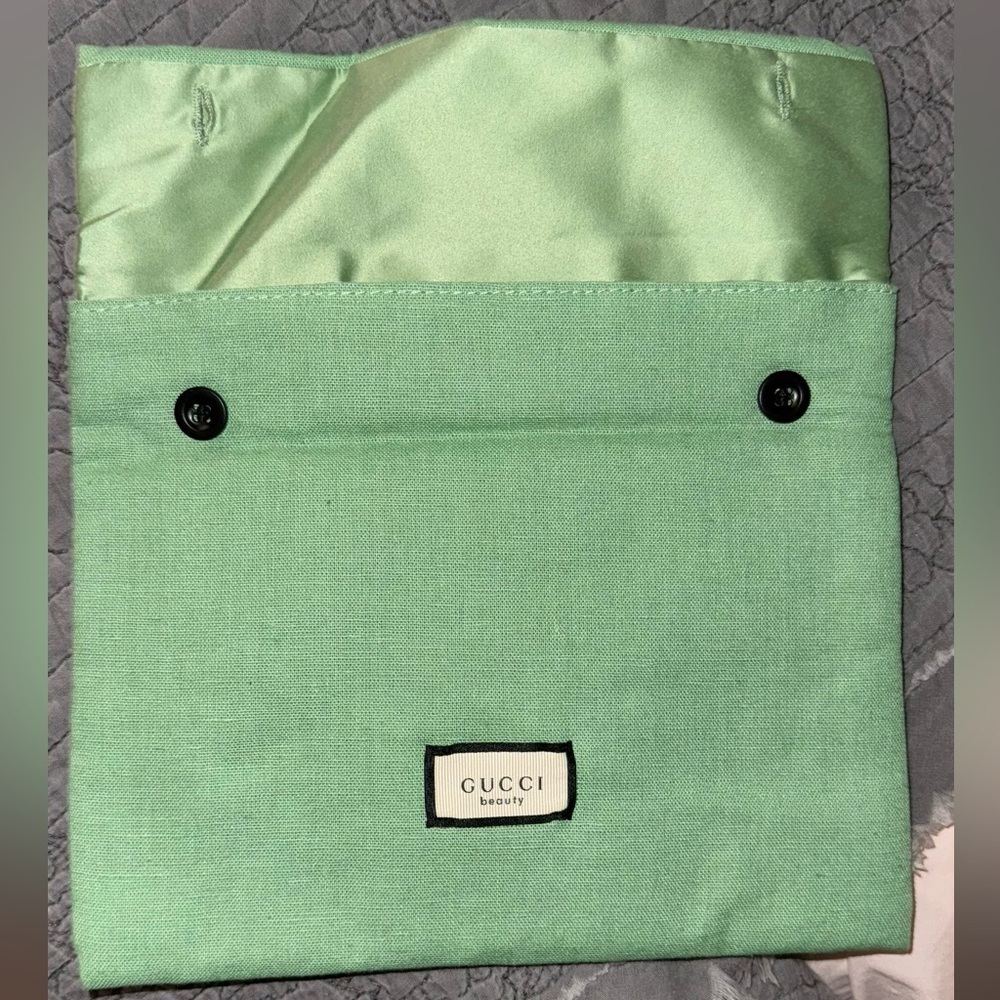 Gucci Green Pouch - Picture 2 of 3